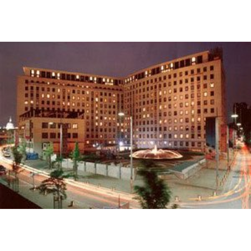 Whitehouse Apartments